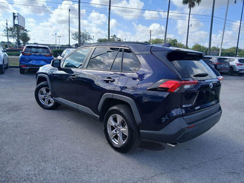 Used 2022 Toyota RAV4 XLE w/ Convenience Package FWD image 4
