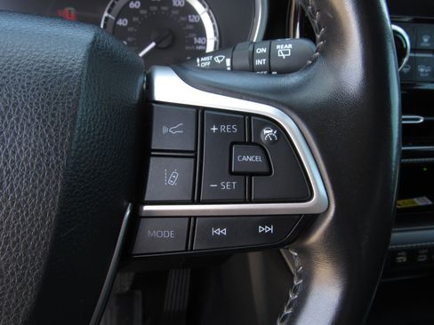 Used 2023 Toyota Highlander XSE FWD image 27