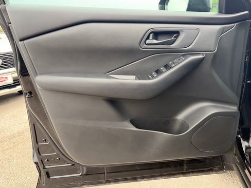 Used 2025 Nissan Rogue S FWD image 20