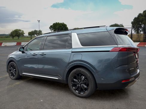 Certified 2024 Kia Carnival SX FWD image 4