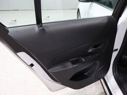 Used 2012 Chevrolet Cruze LT image 17