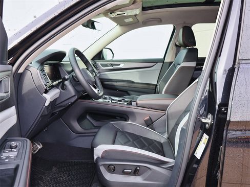 New 2026 Volkswagen Atlas Peak Edition image 13