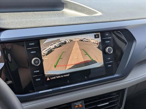 Used 2024 Volkswagen Taos SE image 12