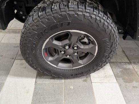 Used 2022 Jeep Gladiator Rubicon w/ Cold Weather Group AWD/4WD image 8