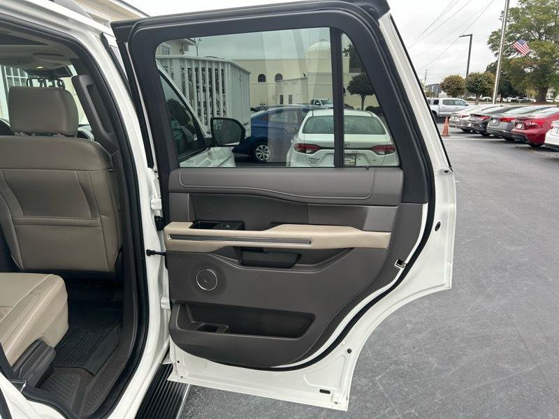 Used 2020 Ford Expedition XLT w/ Equipment Group 202A AWD/4WD image 25
