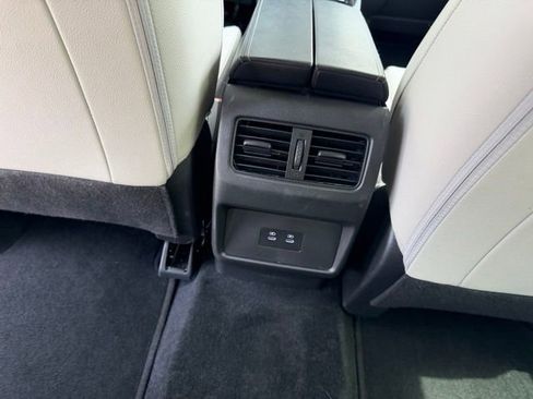 Used 2025 Nissan Rogue SL AWD/4WD image 14