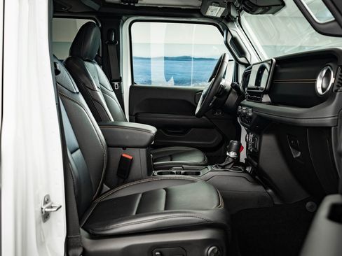 Used 2024 Jeep Wrangler Unlimited Sahara w/ Safety Group image 25