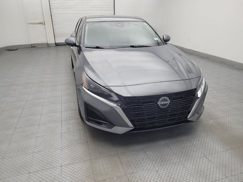 Used 2023 Nissan Altima 2.5 SV FWD image 14