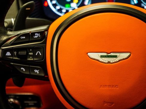 Used 2021 Aston Martin DBX AWD/4WD image 16