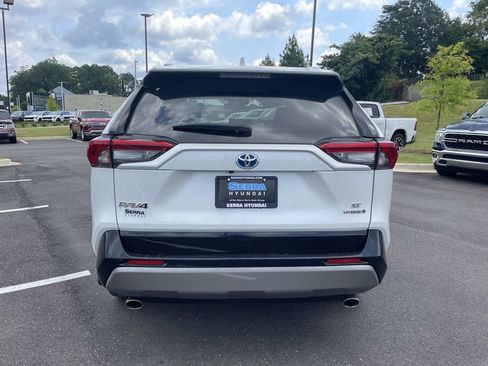 Used 2024 Toyota RAV4 SE w/ Convenience Package AWD/4WD image 4