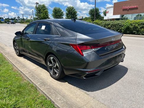 Used 2021 Hyundai Elantra SEL w/ Convenience + Premium Package FWD image 4