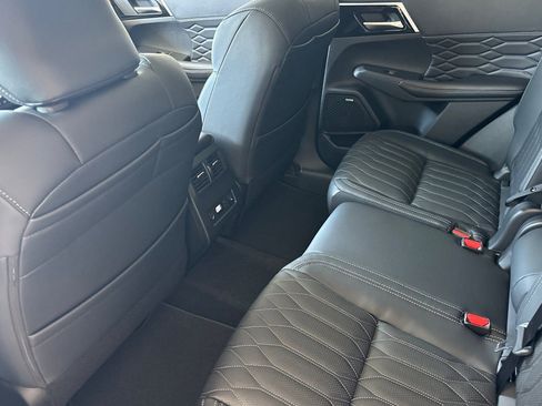 New 2025 Mitsubishi Outlander SEL image 11