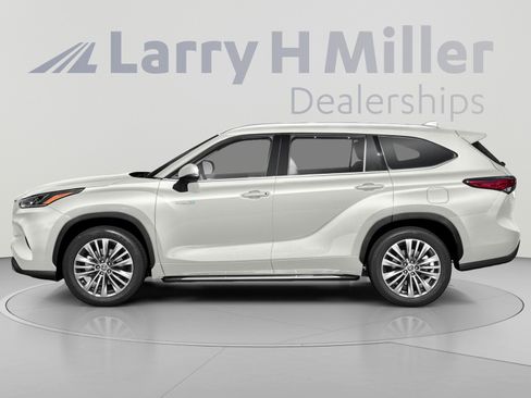 Certified 2021 Toyota Highlander Platinum AWD/4WD image 3