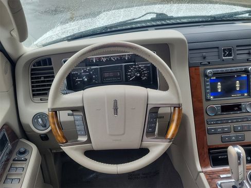 Used 2013 Lincoln Navigator 4WD w/ HD Trailer Tow Pkg image 24