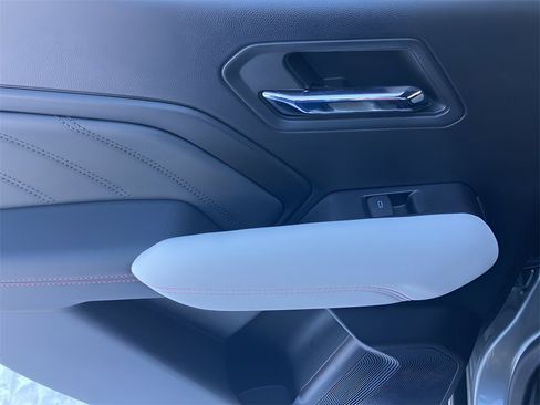 Used 2024 GMC Canyon AT4X image 44