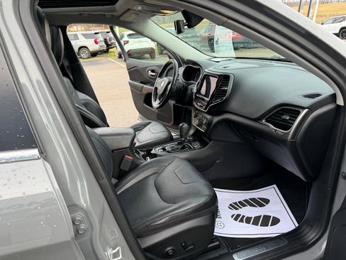 Used 2020 Jeep Cherokee Limited image 30