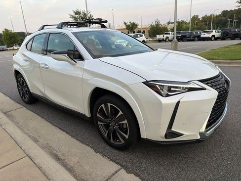 Used 2022 Lexus UX 200 w/ Premium Package FWD image 6