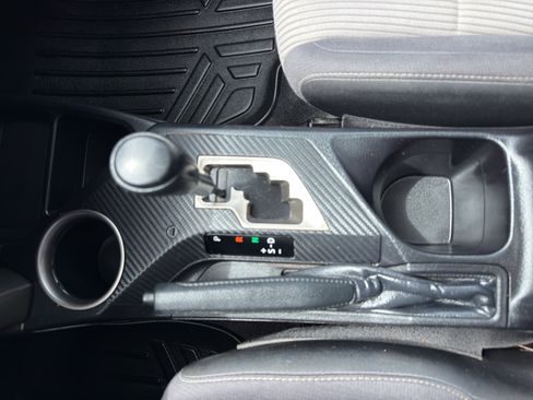 Used 2015 Toyota RAV4 XLE AWD/4WD image 22