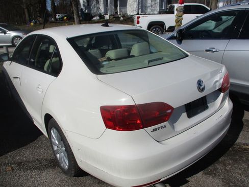 Used 2011 Volkswagen Jetta SE image 4
