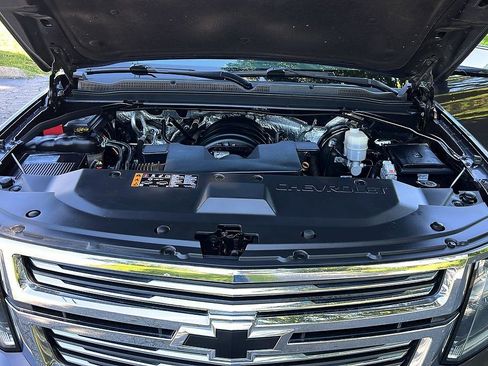 Used 2017 Chevrolet Suburban Premier AWD/4WD image 9