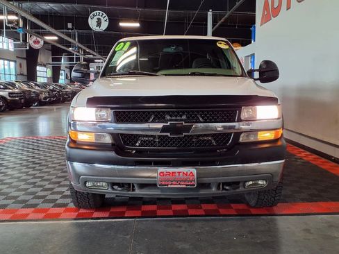 Used 2001 Chevrolet Silverado 2500 LS w/ Off-Road Skid Plate Pkg AWD/4WD image 2