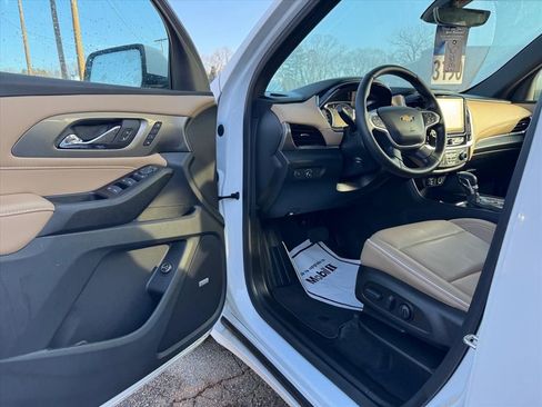 Used 2023 Chevrolet Traverse Premier image 15