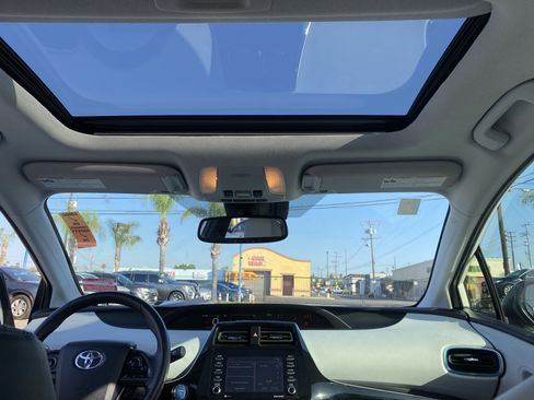 Used 2021 Toyota Prius XLE w/ Advanced Technology Package FWD image 20