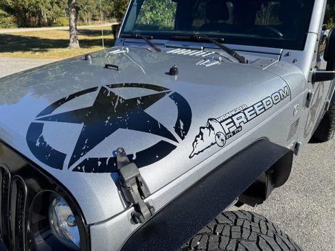 Used 2016 Jeep Wrangler Unlimited Sahara w/ Dual Top Group image 32