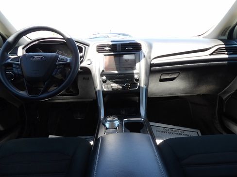 Used 2019 Ford Fusion SE FWD image 20