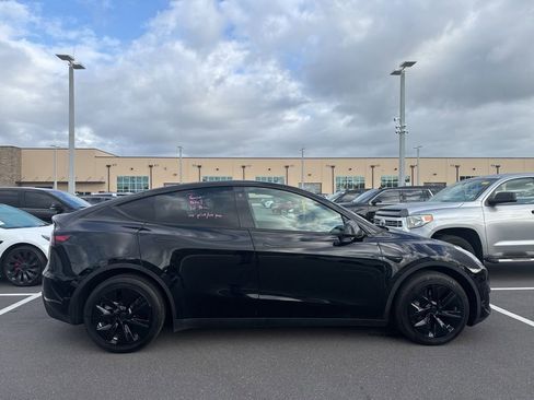 Used 2021 Tesla Model Y Long Range image 2