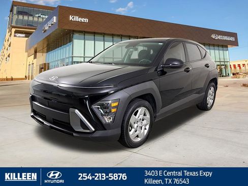 Used 2024 Hyundai Kona SE image 3