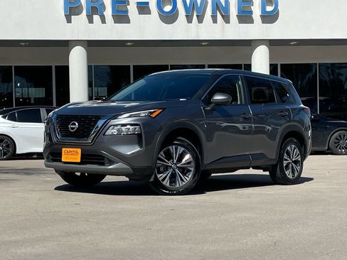 Used 2023 Nissan Rogue SV image 2