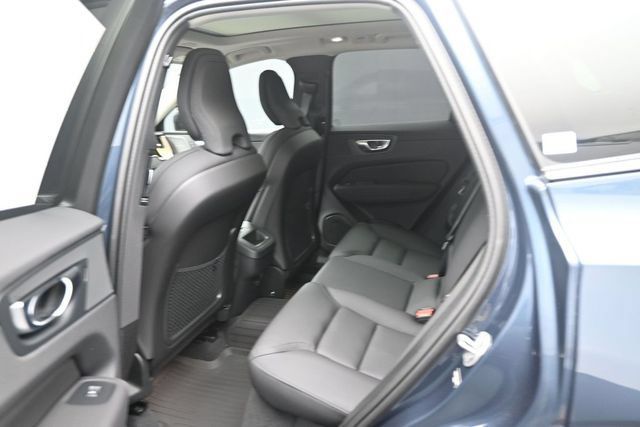 New 2027 Volvo XC60 B5 Plus AWD/4WD image 22