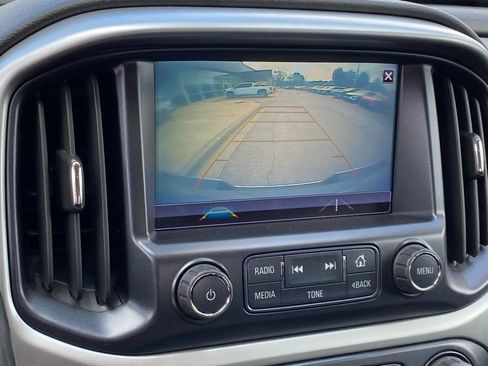 Used 2018 Chevrolet Colorado LT w/ LT Convenience Package RWD image 19
