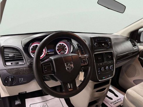 Used 2016 Dodge Grand Caravan American Value Package FWD image 13