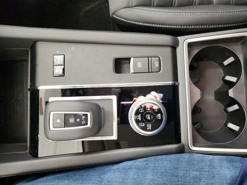 Used 2023 Mitsubishi Outlander SE image 35