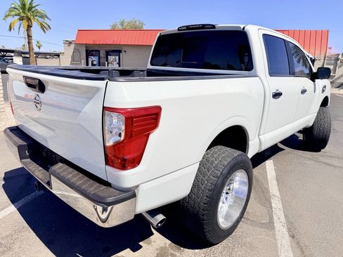 Used 2017 Nissan Titan SV RWD image 8