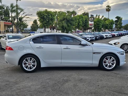 Used 2018 Jaguar XE Premium RWD image 4