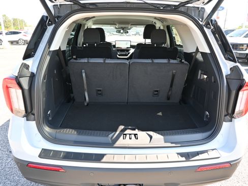 New 2026 Ford Explorer Active RWD image 6