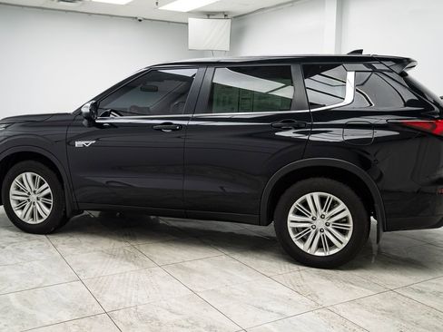 New 2026 Mitsubishi Outlander ES image 3