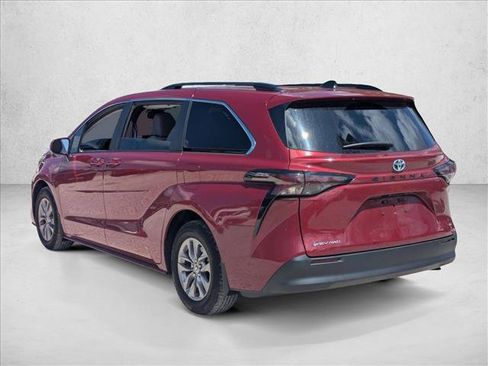 Used 2025 Toyota Sienna LE w/ LE Plus Package AWD/4WD image 7