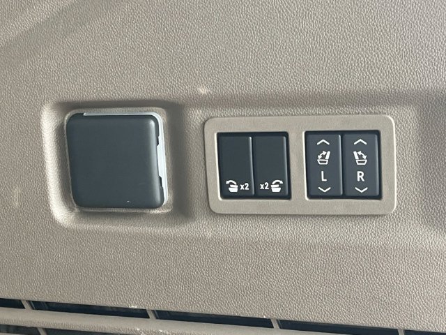Used 2024 GMC Yukon Denali AWD/4WD image 25