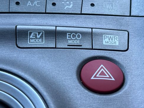 Used 2015 Toyota Prius Two FWD image 30