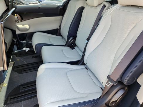 New 2025 Kia Carnival SX Prestige image 11