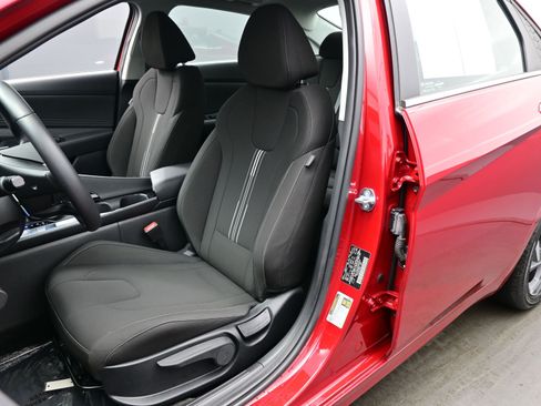 Certified 2025 Hyundai Elantra SEL w/ Cargo Package image 10