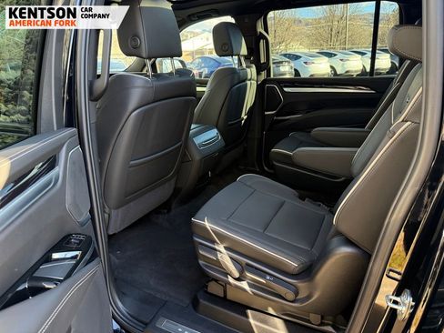 Used 2025 Cadillac Escalade ESV Sport image 40