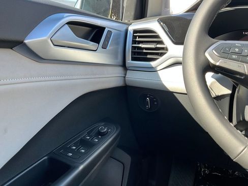 New 2025 Volkswagen Taos SE image 23