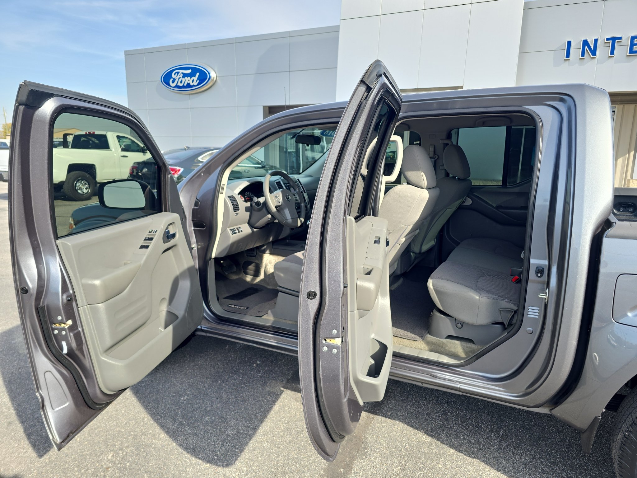 Used 2018 Nissan Frontier SV RWD image 12