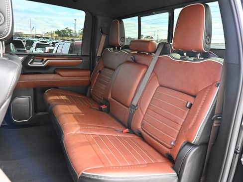 Used 2025 GMC Sierra 2500 Denali Ultimate image 11