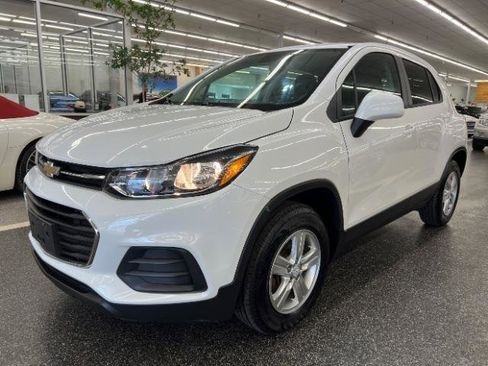 Used 2020 Chevrolet Trax LS w/ Tint and Cruise Package AWD/4WD image 1